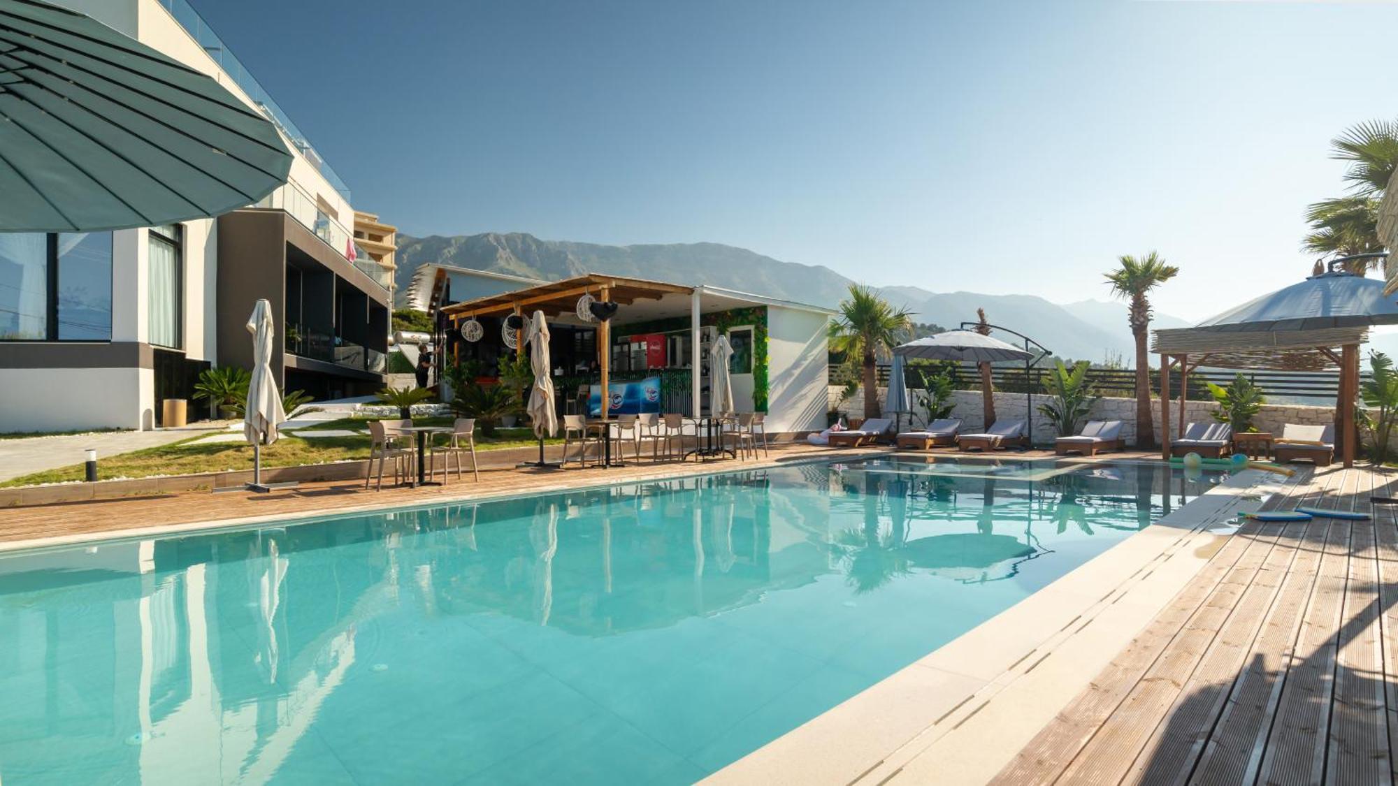 Sea Queen Luxury Hotel Radhimë Exterior foto